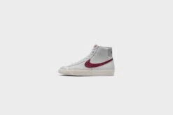 Nike Blazer Mid ‘77 VNTG (White/Dark Beetroot-Grey Fog)