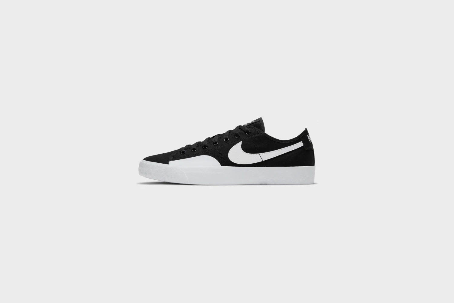 Nike SB BLZR Court (Black/White-Black) 3 Nike SB BLZR Court (Black/White-Black)