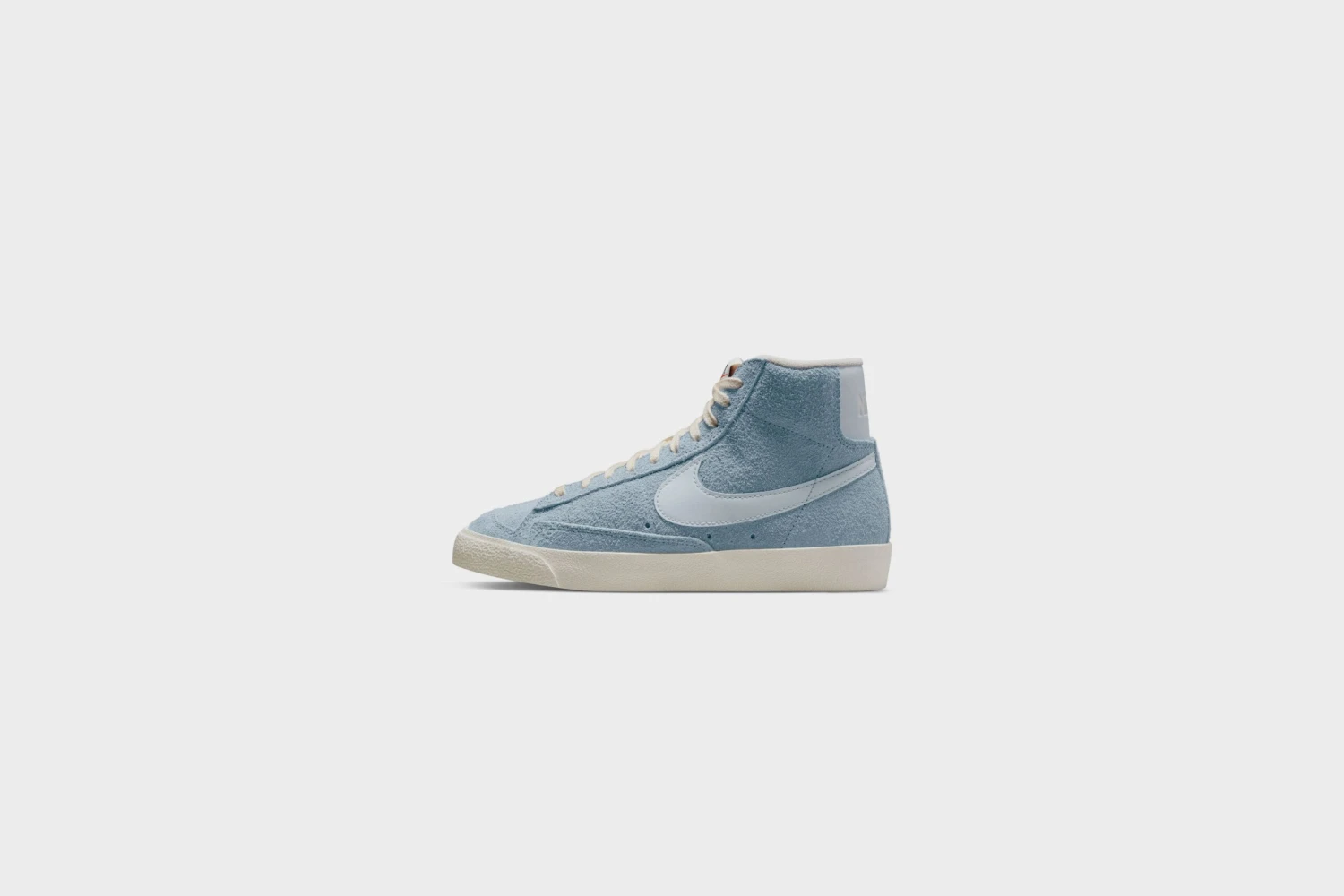 WMNS Nike Blazer Mid ‘77 VNTG (Blue Whisper/Football Grey) 3 WMNS Nike Blazer Mid ‘77 VNTG (Blue Whisper/Football Grey)