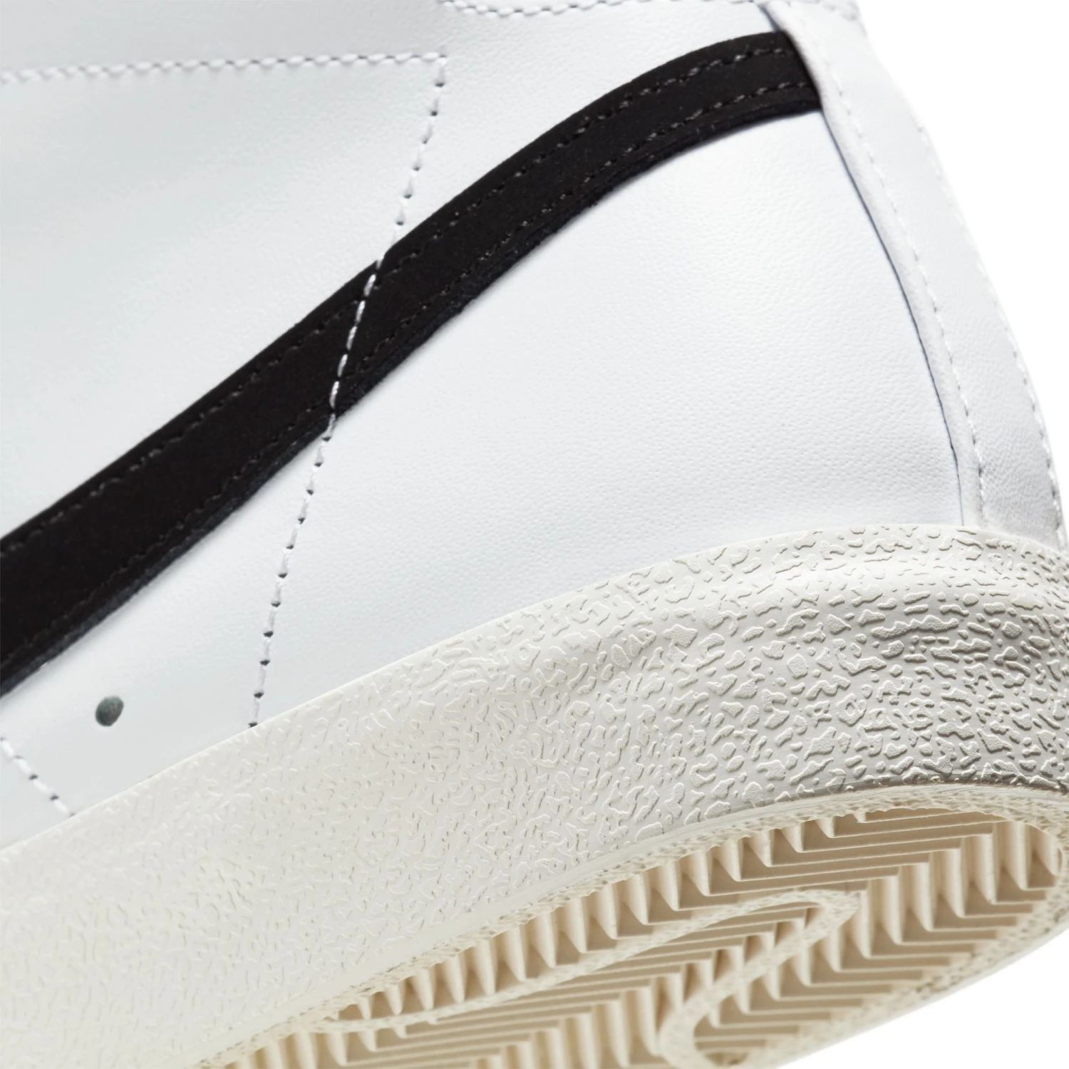 WMNS Nike Blazer Mid ‘77 (White/Black-Sail) 12 WMNS Nike Blazer Mid ‘77 (White/Black-Sail) - Image 10