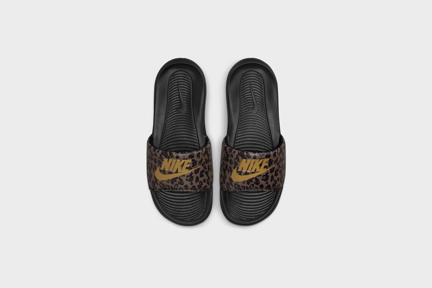 WMNS Nike Victori One Slide Print (Archaeo Brown/Metallic Gold) 4 WMNS Nike Victori One Slide Print (Archaeo Brown/Metallic Gold) - Image 2